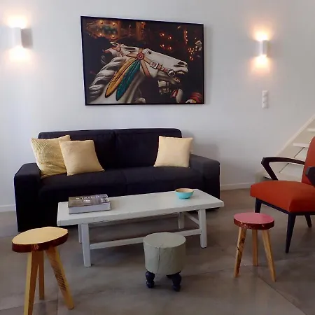 Glitterati Corner Apartment *